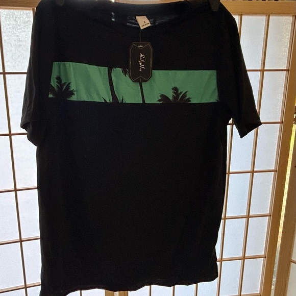 Stylish Black and Green Palm Print Tee - Picture 5 of 8